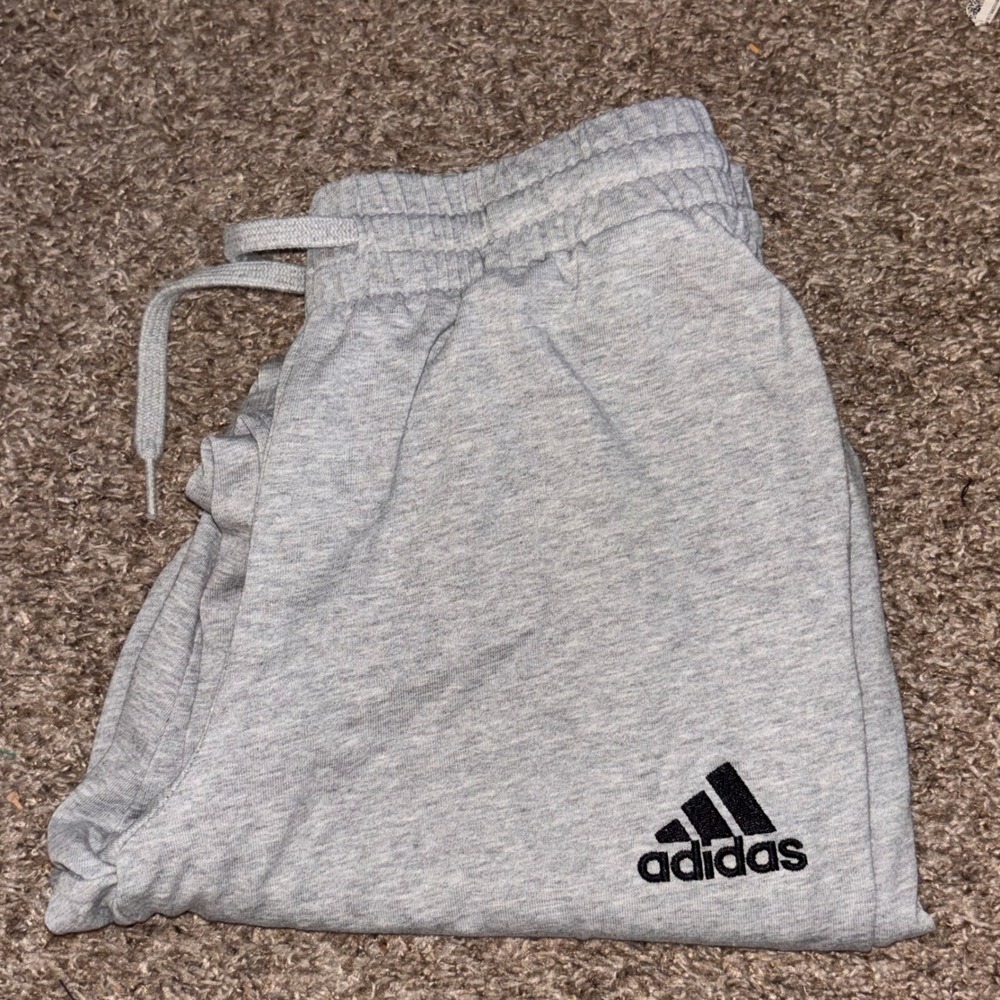 New Men's Size Small Adidas Joggers Essentials Tapered Cuff Pants Light Grey